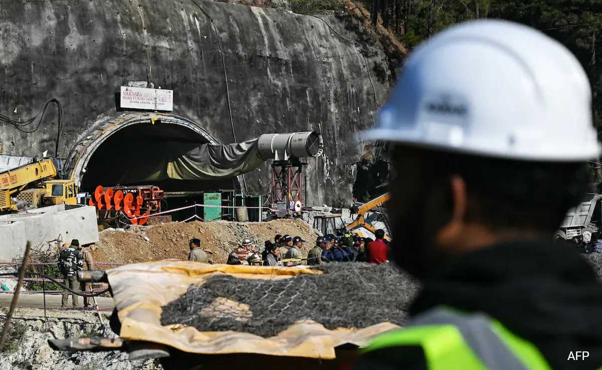 सिलक्यारा सुरंग हादसा : 41 मजदूरों को निकालने के लिए अब 4 योजनाओं पर चल रहा काम